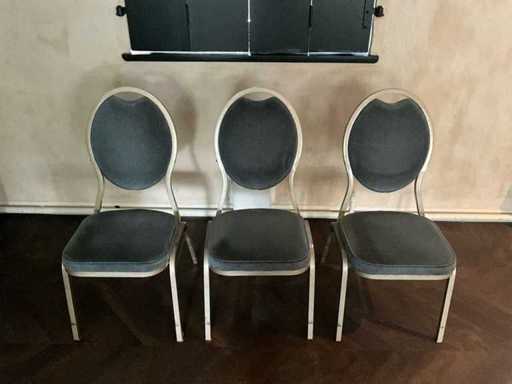 Partij stoelen voor restaurant en feestzaal (85x)