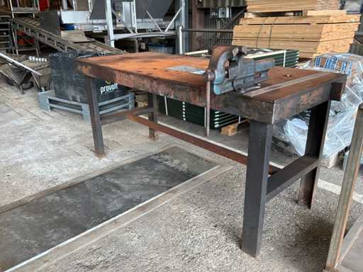 Welding table