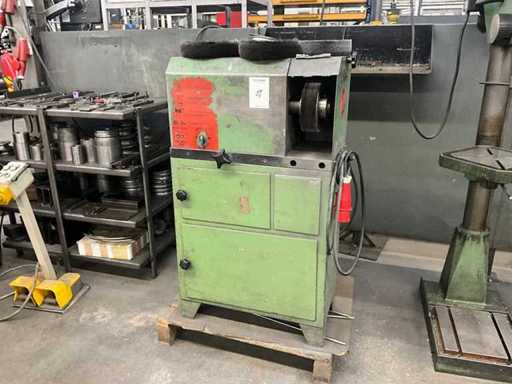 Machine de meulage et d’ébavure