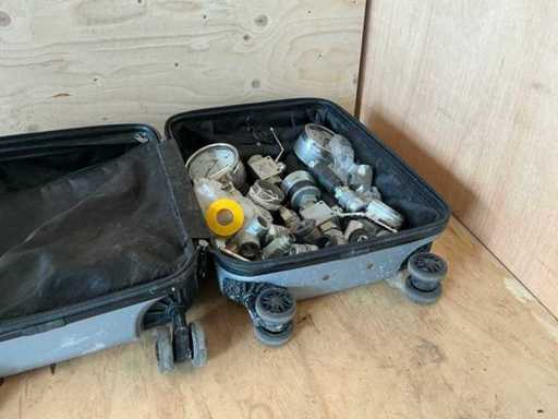 Verschiedene Kupplungen und Druckmessgeräte
