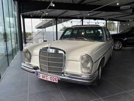 Mercedes-Benz 280SE Voiture classique de 1969