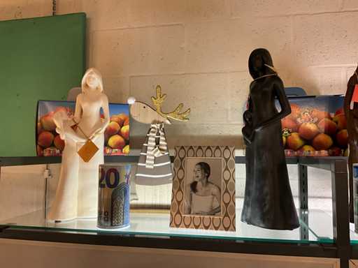 Divers decoratiemateriaal en geschenkartikelen...