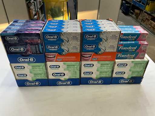 Diverse tubes tandpasta (95x)