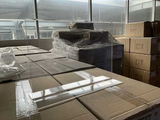 Lot présentoirs/cadres plexi A4 sur pied (864x)