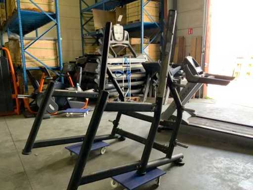Matrix aura squat rack Multi-gym