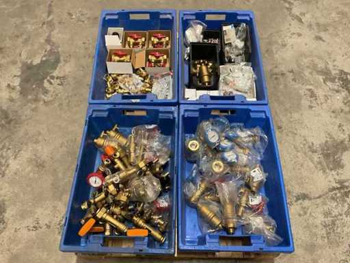 Lotto di materiale per l'installazione