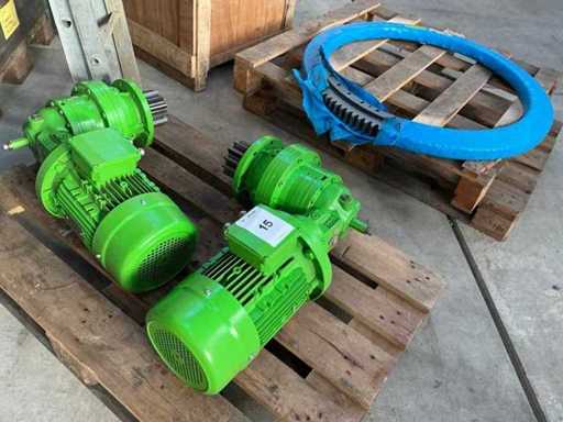 REGGIANA RIDUTORI RA 3100 HS Gearbox with SKF slewing ring bearing (2x)