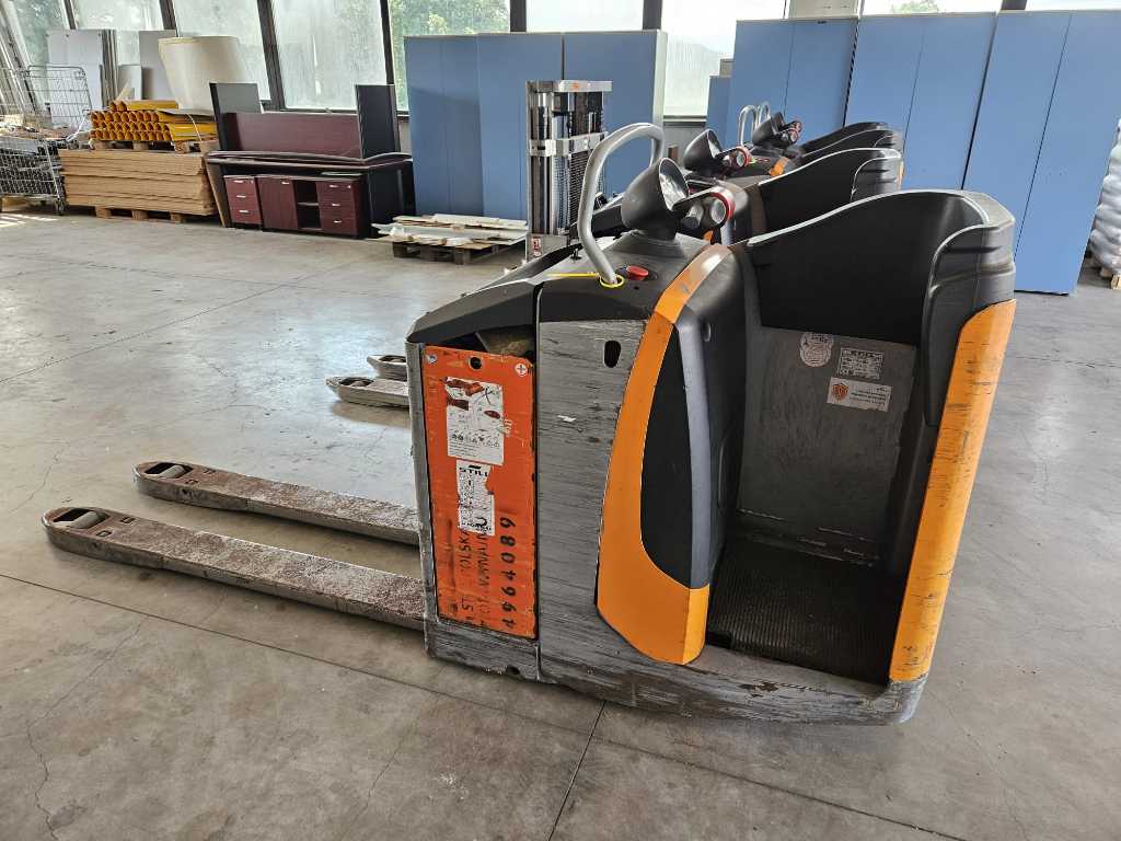 STILL - EXU-S22 - ELECTRIC PALLET TRUCK WITH PLATFORM - 2020