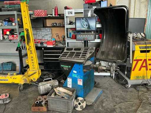 2011 Hoffmann Geodyna 4900-2P Tire disassembly device