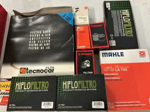 Partij Diverse waaronder,oliefilters,aircofilters enz.