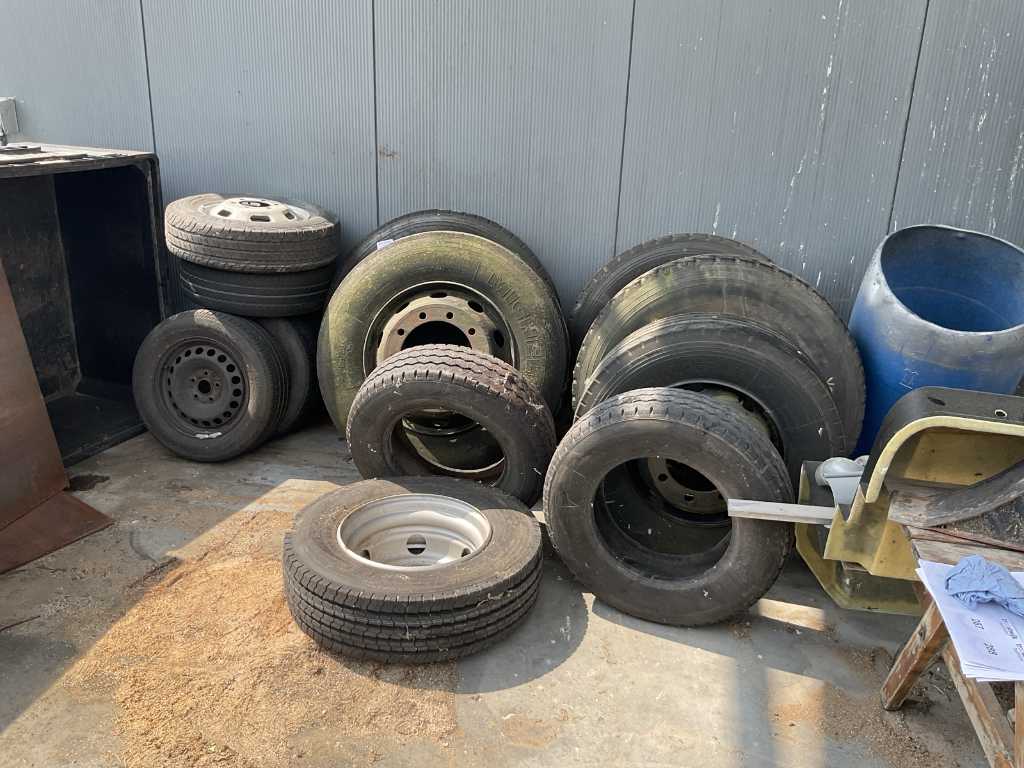 Truck tire with rim (5x)