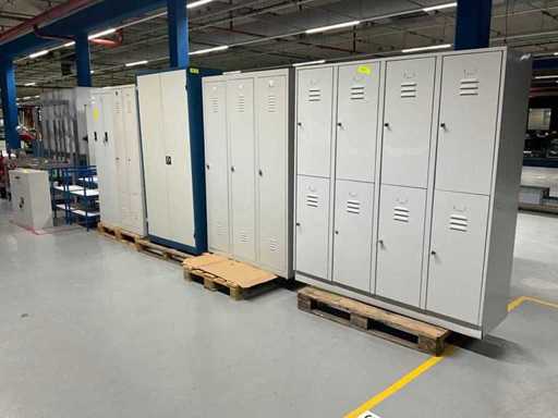 Locker cabinet (4x)