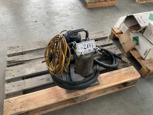 Hydraulic pump with filter