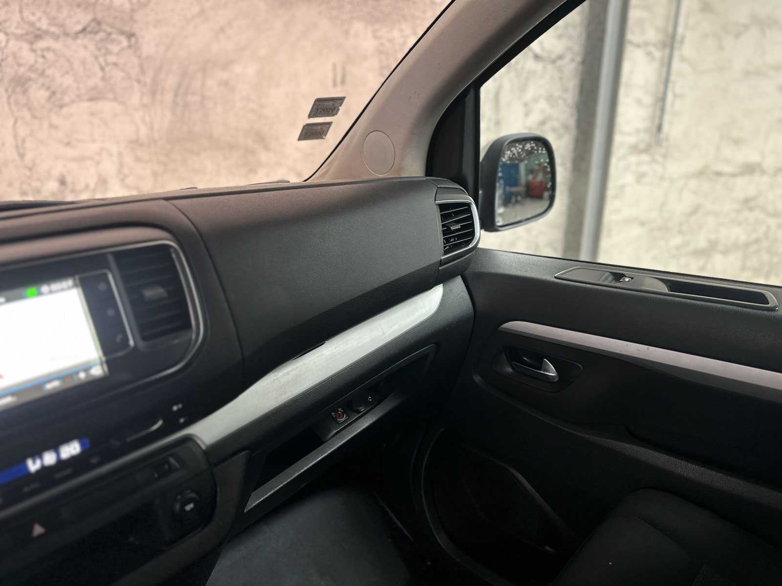 Peugeot Expert Traveller 1.5 9-Sitzer 120 PS 2019