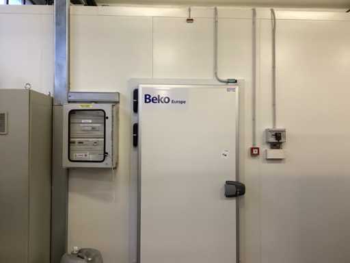 Cold room for laboratory tests