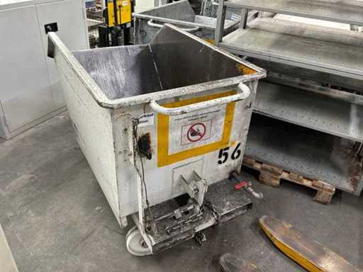 Recipiente care răsturnă cu așchii