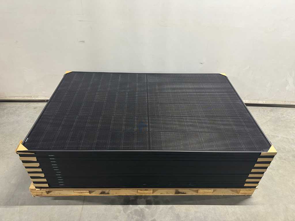 QN - set of 16 full black solar panels 420 wp (total 6.720 wp)