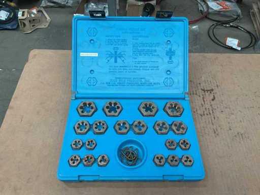 Four star Thread Cutting Set