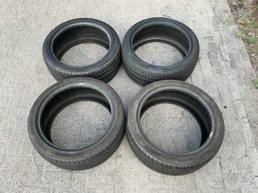 Velox 19" Car tire - 225/40 ZR 19 (4x)