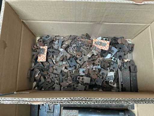 Batch of clamping and clamping material