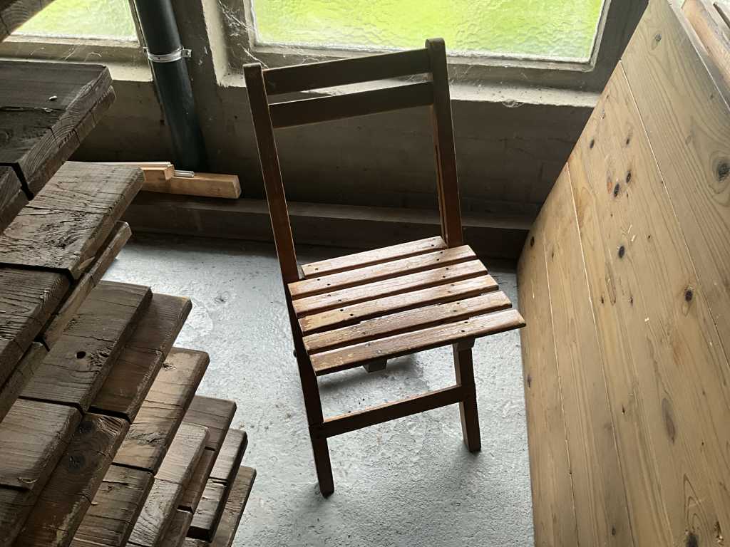 39 chaises pliantes en bois