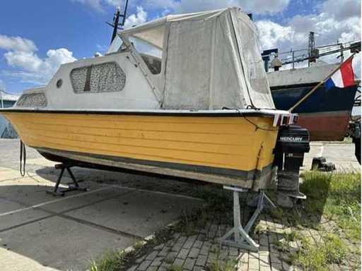 Yacht à moteur