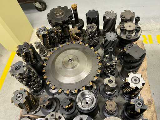 Frez do frezowania słupowego SK50 z wkładkami i mocowaniami