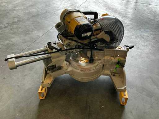 DeWalt DW717XP?-QS Miter Saw with Stand