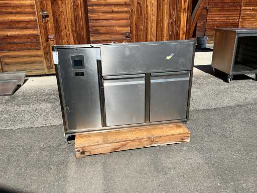 Refrigerated counter