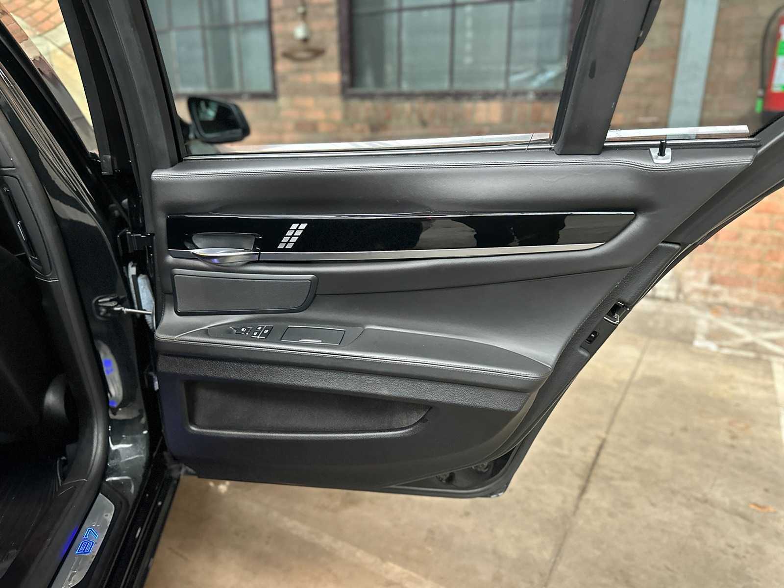 BMW Alpina B7 V8 507pk 2011