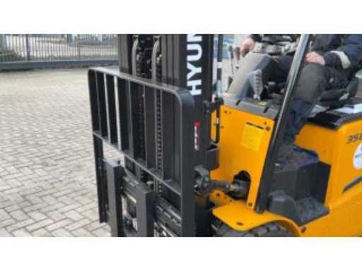 1c1de23b-2e7e-4e89-b3df-bac77bf937c9.mp4