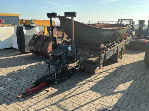 Bateau avec remorque