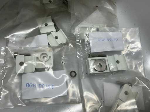 Divers matériaux de montage