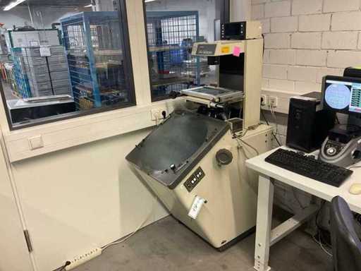 MITUTOYO PV-5000 Profile Projector