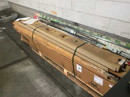 Un lot de accesorii pentru uși