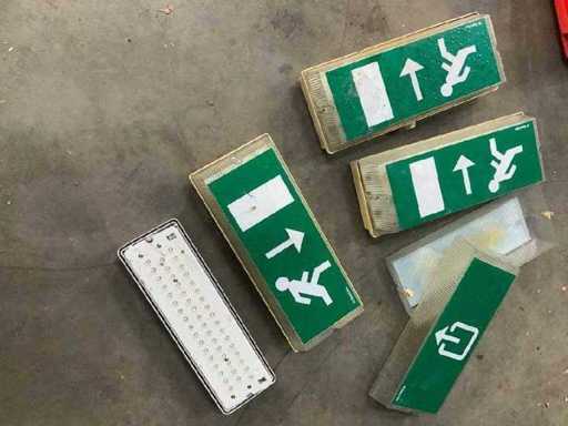 Emergency exit sign (4x)