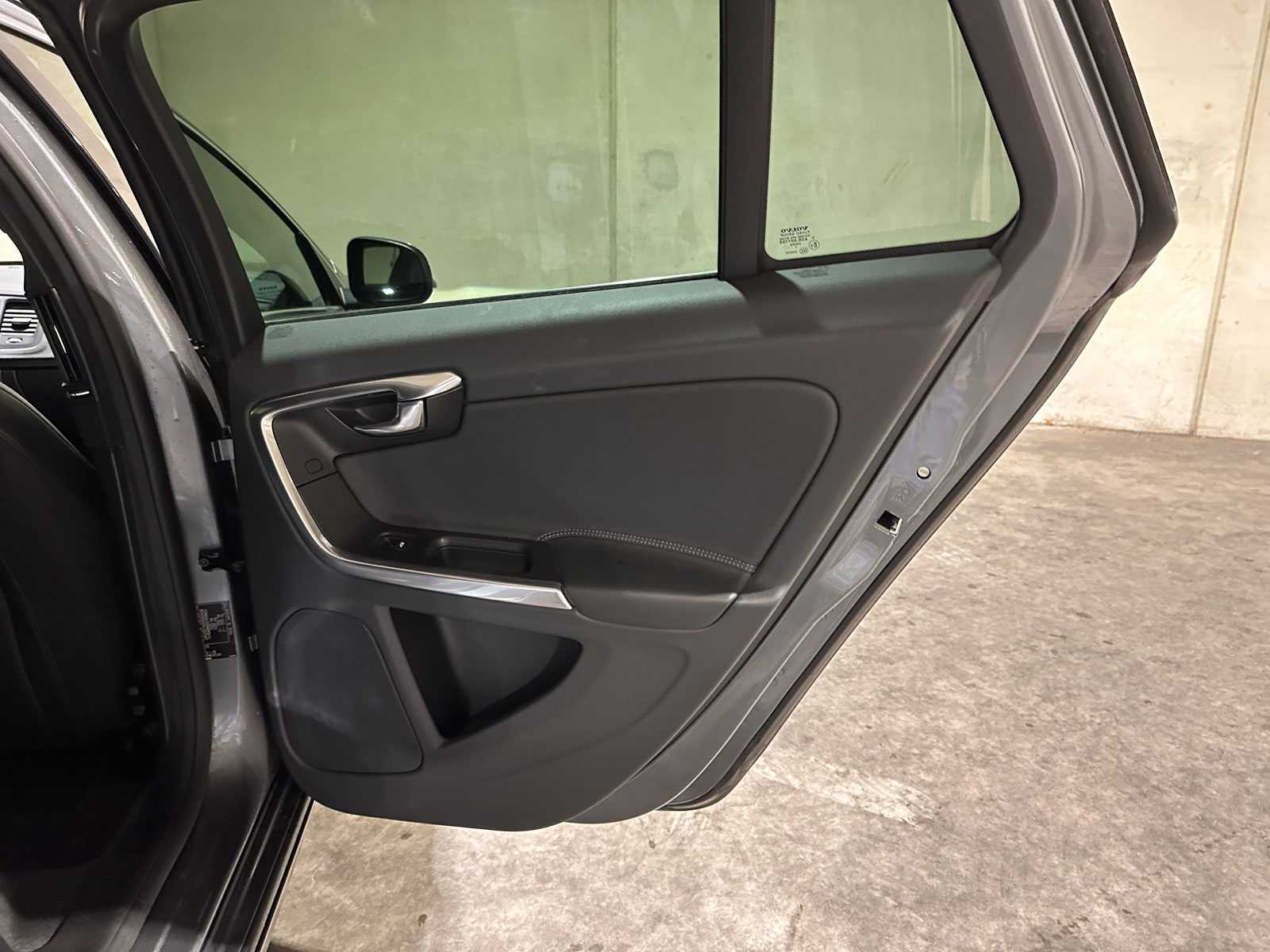 Volvo V60 2.4 D5 Twin Engine Special Edition 163pk 2015, NH-759-L