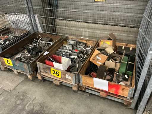 Batch of various spare parts