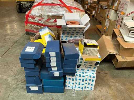 Dużo różnych rodzajów papieru ściernego