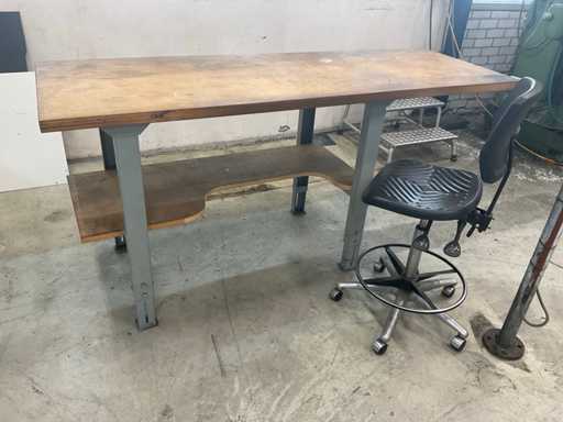 Werkbank mit Hocker