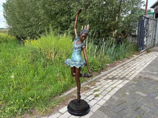 Ballerina 142 cm hoch