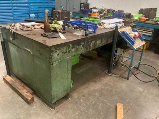 Table/établi en métal très lourd