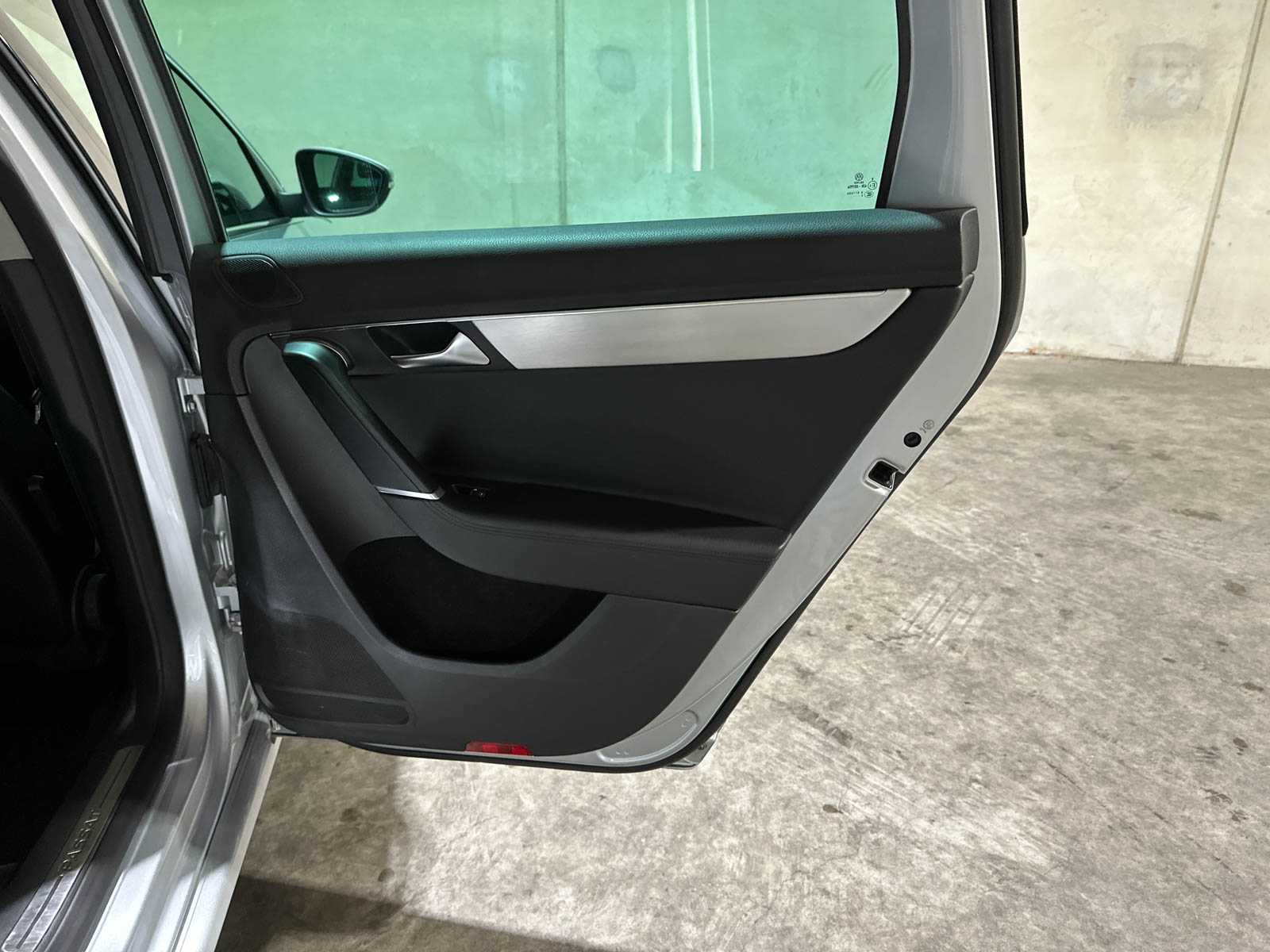 Volkswagen Passat Variant 1.8 TSI Highline 160pk 2011 (Origineel-NL), 71-RPV-9