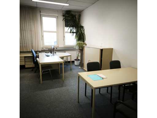 Büro plus Ausrüstung