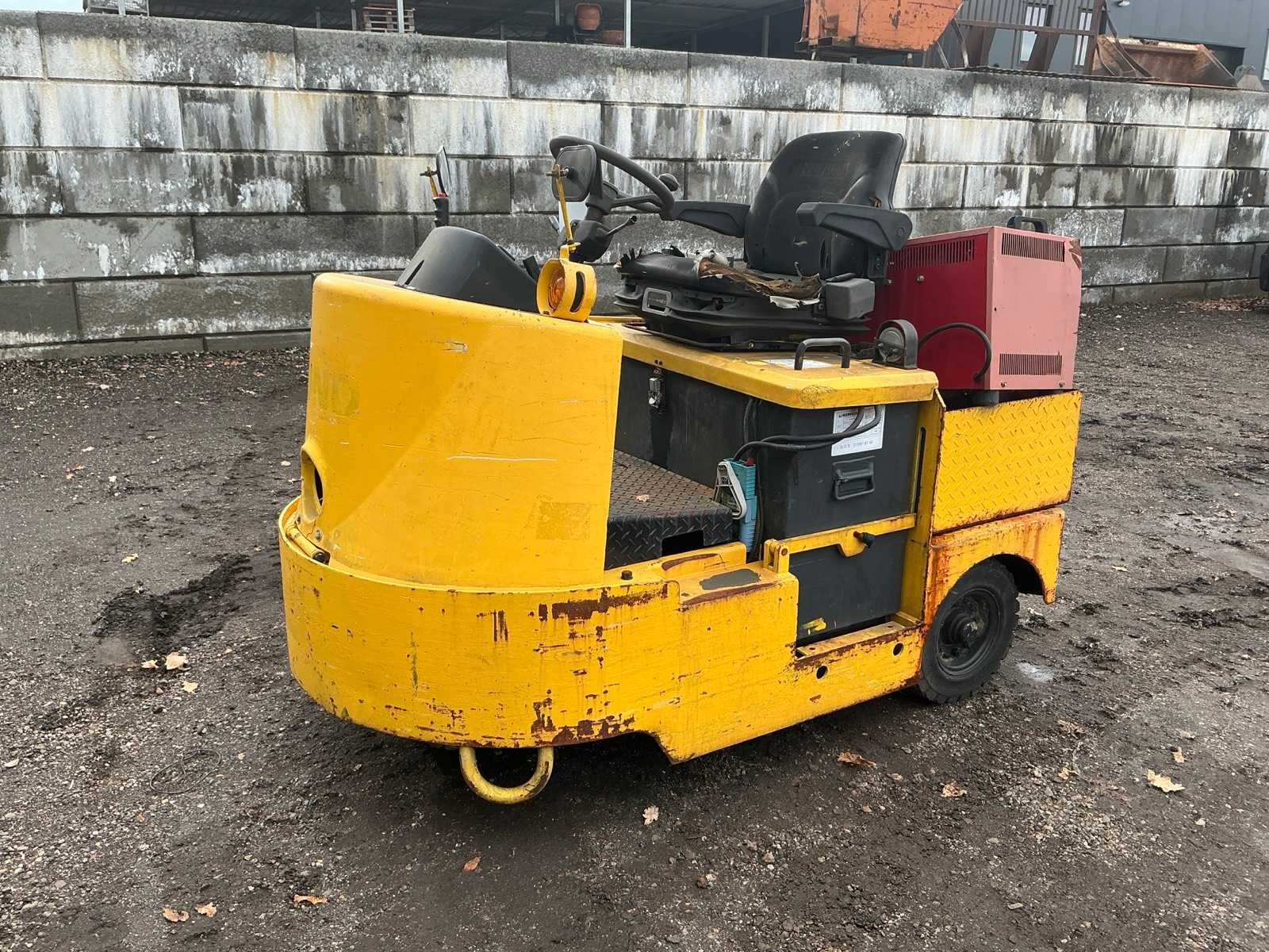 Hyundai 40T-7 Industrial tow tractor defective