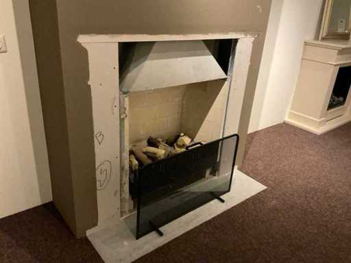 Eingebauter Gaskamin vorne