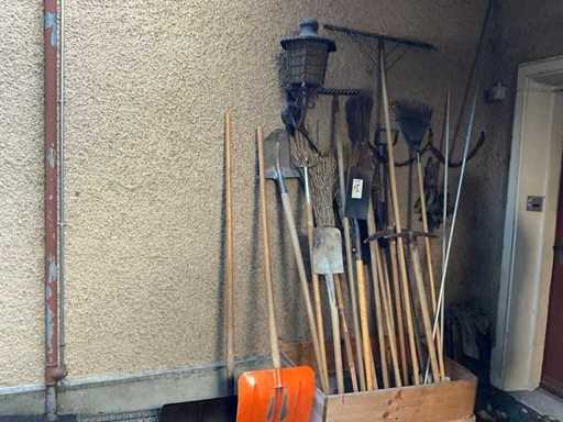 Objets de divers outils de jardin