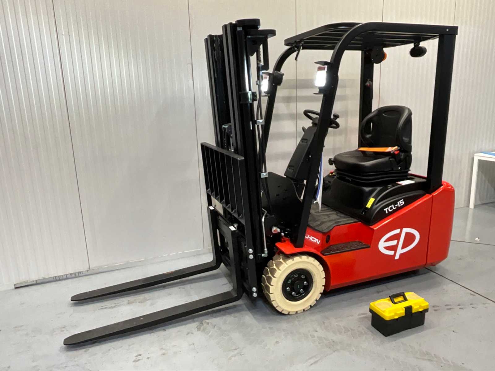 EP TCL152 Forklift – Triplex – Freelift – Sideshift – bluespot – 4.5M