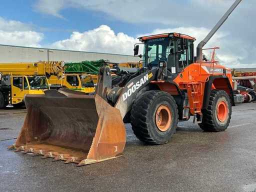 Forklifts, enrichers and trucks