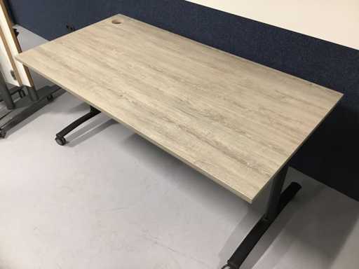 Mobile desk with cable hole (2x)